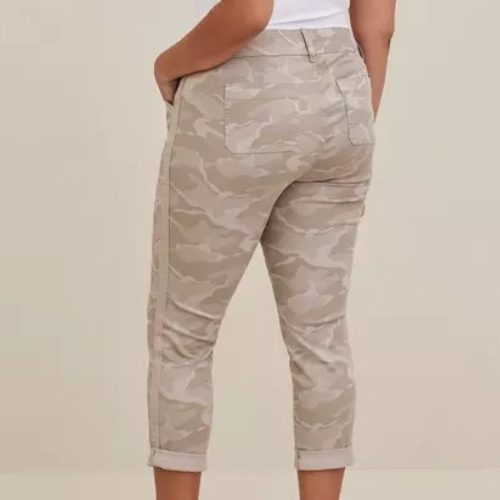 Torrid Sz 24 Women's Light Neutral Camouflage Cropped Pants - Picture 16 of 16